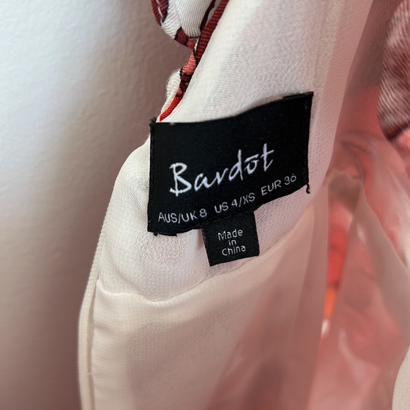 Beautiful Flowy asymmetrical summer dress - Picture 6 of 11